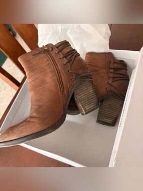 Steve Madden Raglin Lace-Up Booties 8.5 EUC